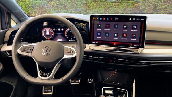 Volkswagen a restylé surtout l'habitacle de la Golf, avec un nouvel écran tactile.