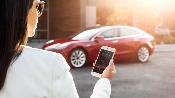 L'application Tesla peut permettre de lancer la climatisation.