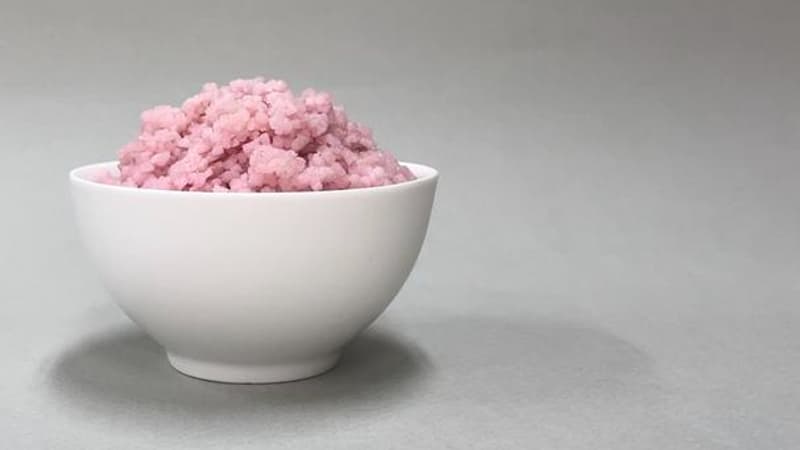 Des chercheurs conçoivent un riz rose avec des cellules de bœuf pour remplacer la viande
