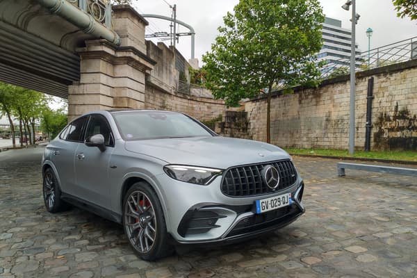 Ce GLC Coupé en est à sa deuxième génération, et se décline ici en une version E Performance avec la toute nouvelle chaîne de traction hybride rechargeable de Mercedes.