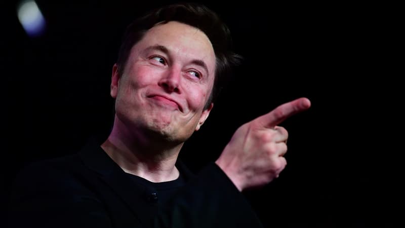 Elon Musk confirme le retard du robotaxi de Tesla