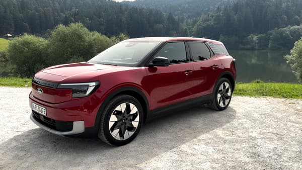 Le design extérieur de ce Ford Explorer se distingue nettement du Volkswagen ID.4, dont il récupère la plateforme.