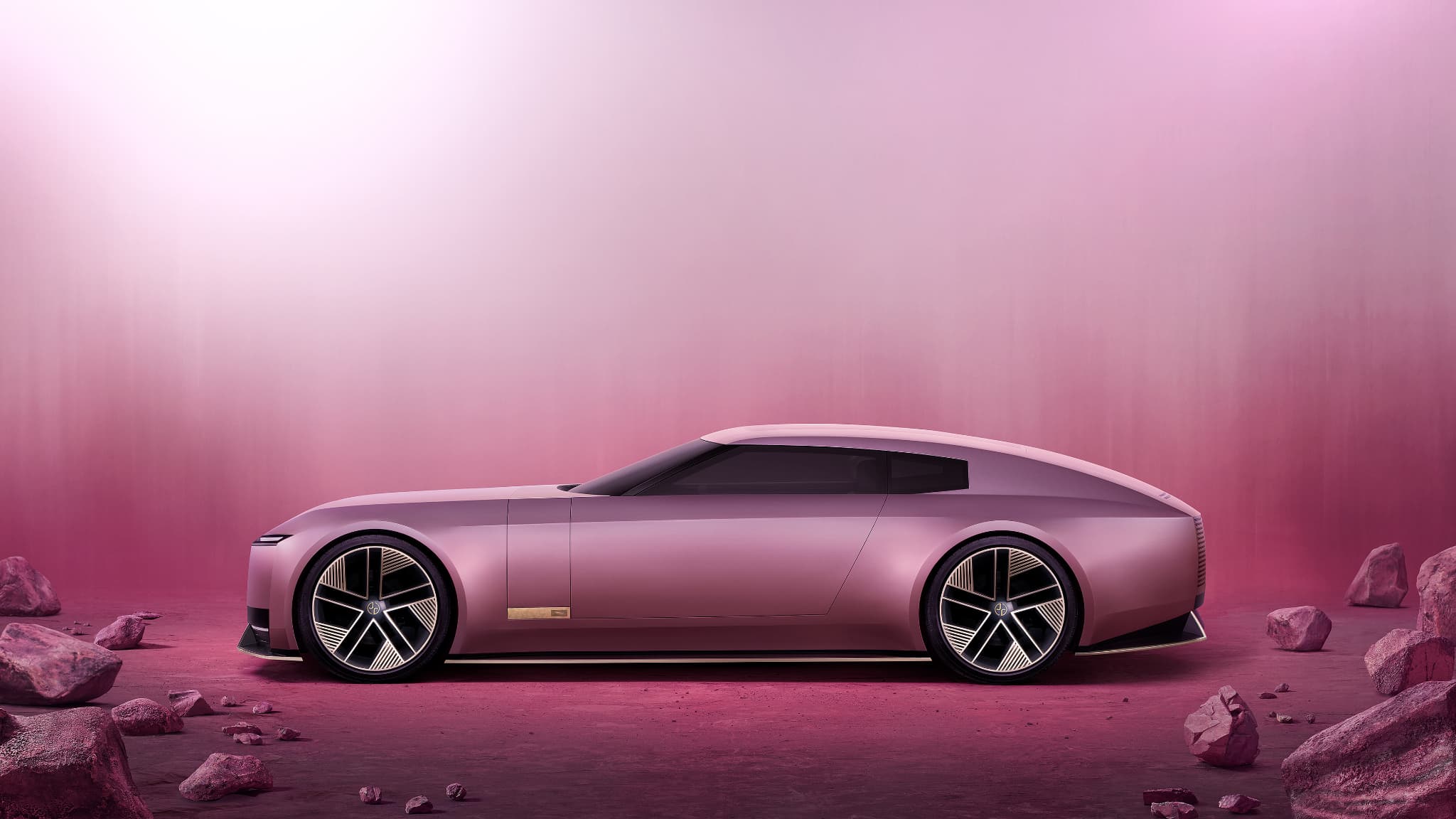 Jaguar présente ce concept comme un bolide "aux formes audacieuses et aux proportions exubérantes", qui "défie les conventions des véhicules électriques, avec un long capot, une ligne de toit élancée" et "une silhouette spectaculaire".