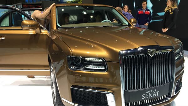 La marque russe Aurus présente à Genève sa limousine de luxe, blindée et hybride, la Senat.