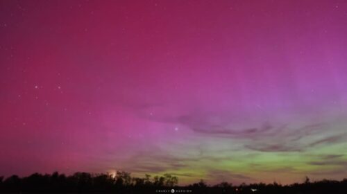 Les images des aurores boréales observées dans le ciel français après une tempête solaire