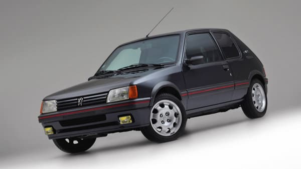 Cette Peugeot 205 GTi blindée a appartenu pendant presque 20 as à Bernard Arnault.