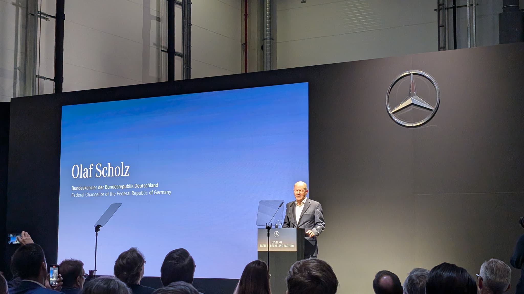 Le chancelier allemand Olaf Scholz était présent pour l'inauguration de l'usine de recyclage de batteries de Mercedes-Benz à Kuppenheim (Bade-Wurtemberg) le lundi 21 octobre 2024.