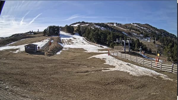 La station de ski de Camurac, dans les Pyrénées Audoises, fermée en raison du manque de neige, le 29 janvier 2024.