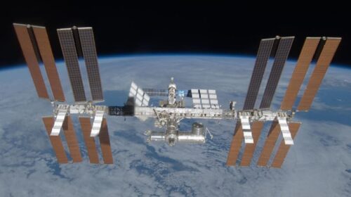 Une bactérie apportée dans l’espace a muté et s’est renforcée à bord de l’ISS, selon une étude