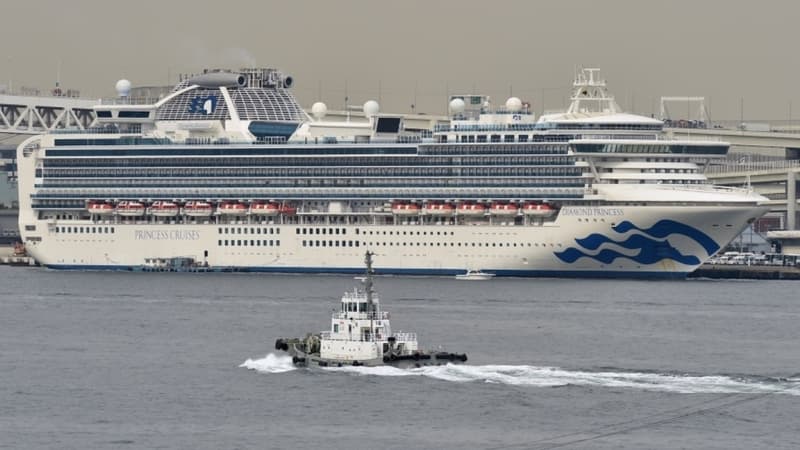 des écologistes empêchent un paquebot de tourisme de débarquer à Concarneau