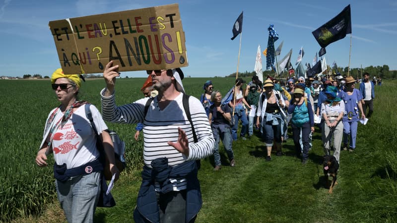 des milliers de manifestants contre les mégabassines dans le Puy-de-Dôme