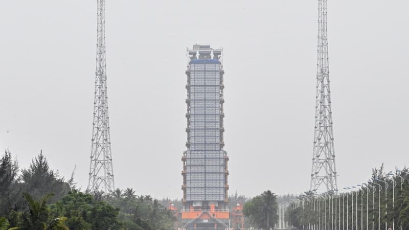 la sonde chinoise, lancée début mai, a atterri sur la face cachée de la Lune