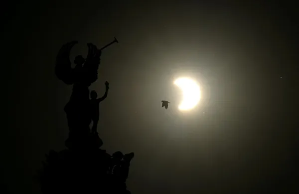 Une éclipse annulaire de soleil, le mercredi 2 octobre 2024, vue depuis Buenos Aires, en Argentine